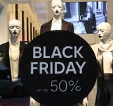 Black Friday στην αγορά του Πειραιά