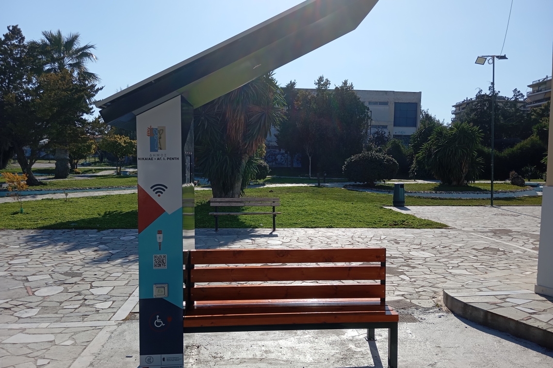 «Έξυπνα» παγκάκια στον Δήμο Νίκαιας-Αγ.Ι.Ρέντη