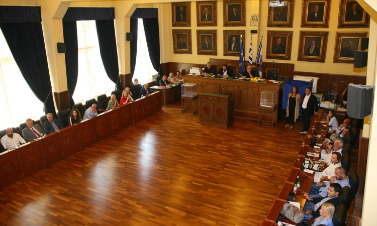 Πειραιάς: Ομόφωνο ψήφισμα του Δ.Σ. για την επαναφορά του 13ου και 14ου μισθού στους υπαλλήλους των ΟΤΑ 