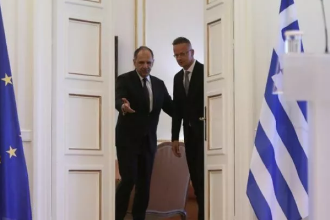 Τι ζούμε… Πριν αλέκτωρ λαλήσει τρις, ο υπουργός Εξωτερικών της Ελλάδος δηλώνει …”φιλέλληνας”!