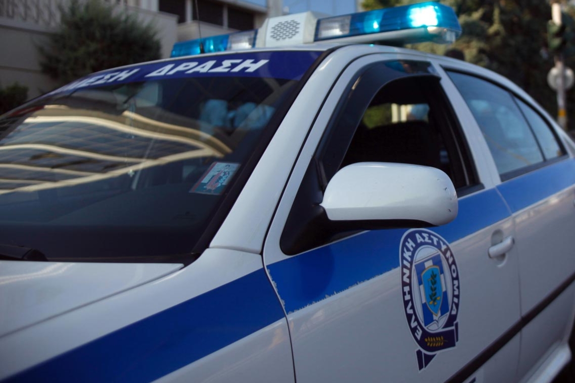 Συνελήφθη η 19χρονη αδελφή του 5χρονου αγοριού που το άφησαν μόνο του στο σπίτι στα Καμίνια