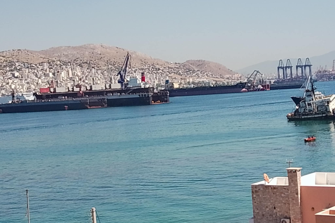 Σαλαμίνα: Πετρελαιοκηλίδα στο Καματερό - Καμία ενημέρωση από τον Δήμο!!!