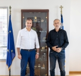 Εθιμοτυπική επίσκεψη Μώραλη στον νέο Αντιπεριφερειάρχη Πειραιά, Σταύρο Βοϊδονικόλα 