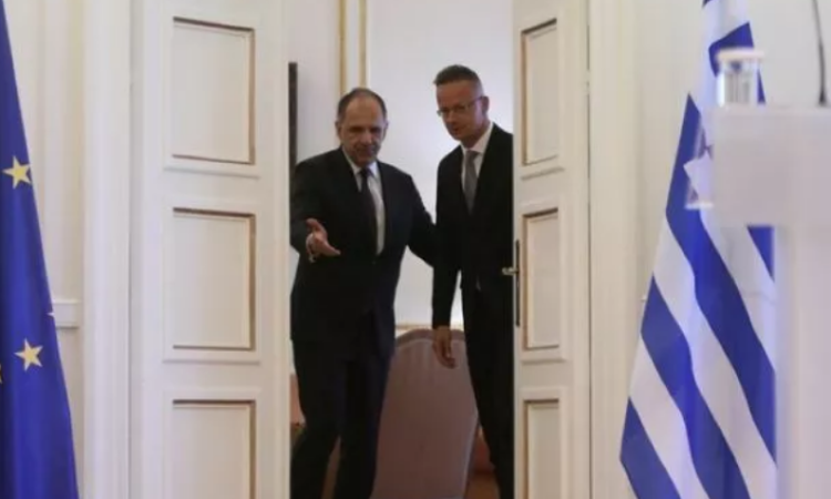 Τι ζούμε… Πριν αλέκτωρ λαλήσει τρις, ο υπουργός Εξωτερικών της Ελλάδος δηλώνει …”φιλέλληνας”!