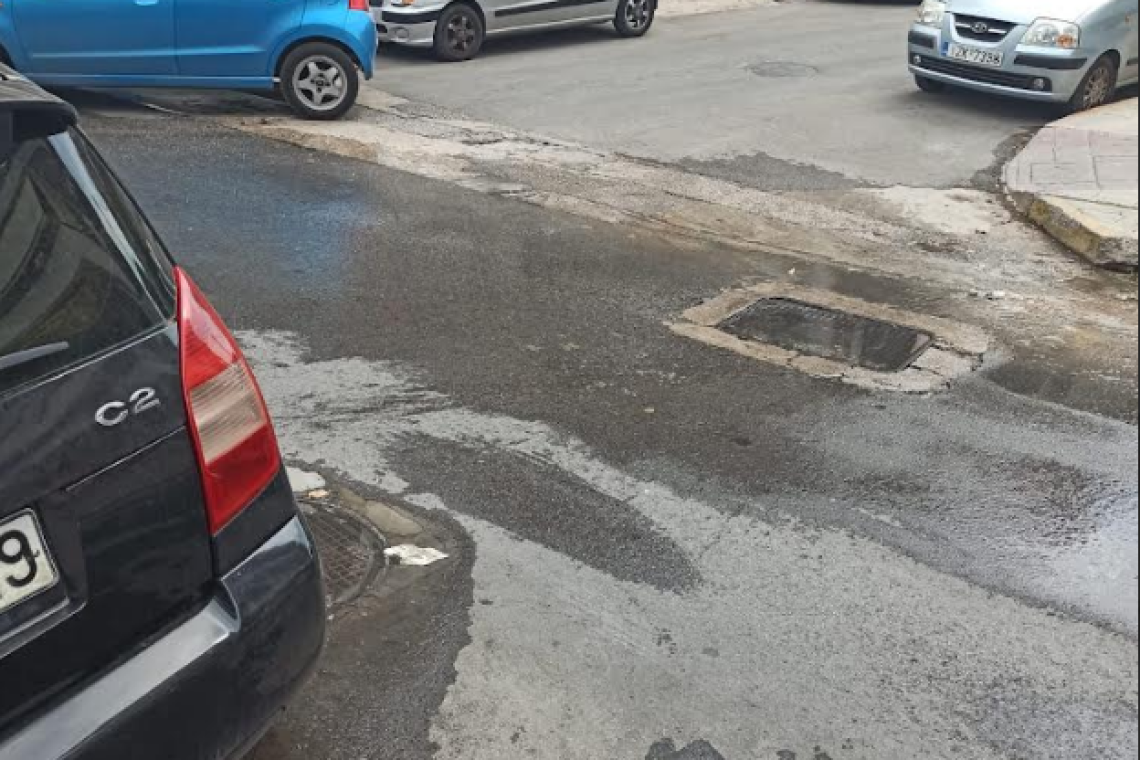 Κερατσίνι: Διαρροή αγωγού ΕΥΔΑΠ στη συμβολή των οδών Δεμερτζή και Αγ. Σοφίας