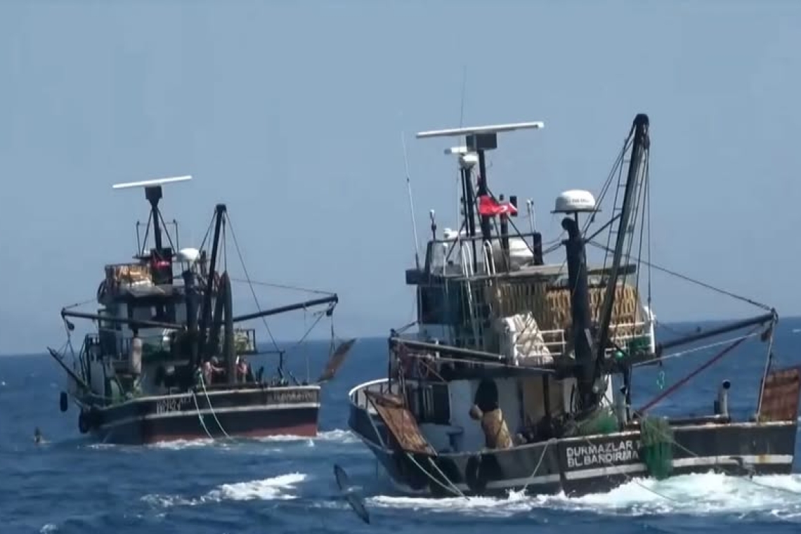 Μέχρι τα Κύθηρα ψαρεύουν ανενόχλητα τα τουρκικά αλιευτικά 