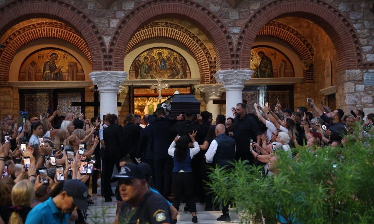 Η Νίκαια αποχαιρέτησε τον Γιώργο Μαζωνάκη