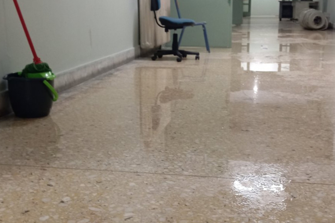 ΕΛΜΕ Πειραιά: Εκκενώθηκε το σχολικό συγκρότημα της ΣΚΥΠ λόγω διαρροής λυμάτων